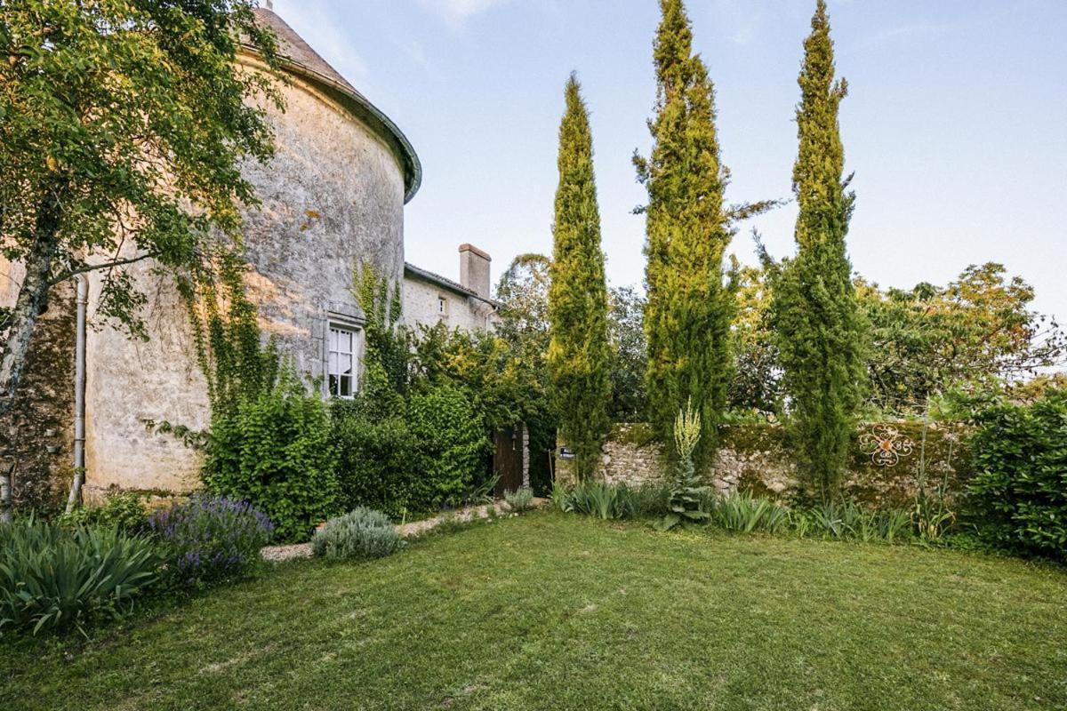 14Th Century Priory In Pressigny Bed & Breakfast Pressigny  Dış mekan fotoğraf