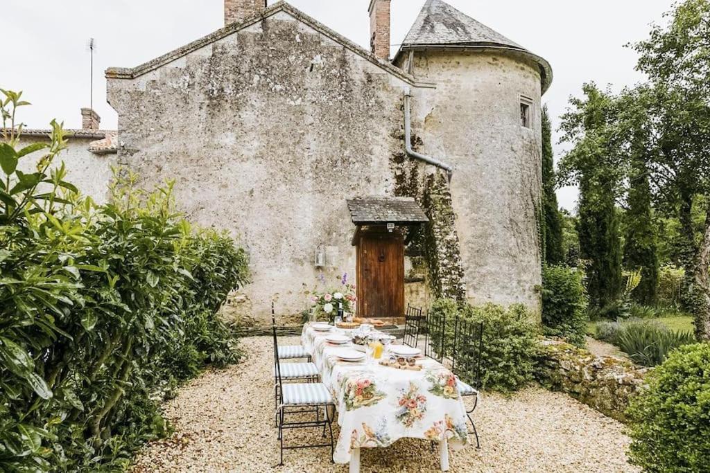14Th Century Priory In Pressigny Bed & Breakfast Pressigny  Dış mekan fotoğraf