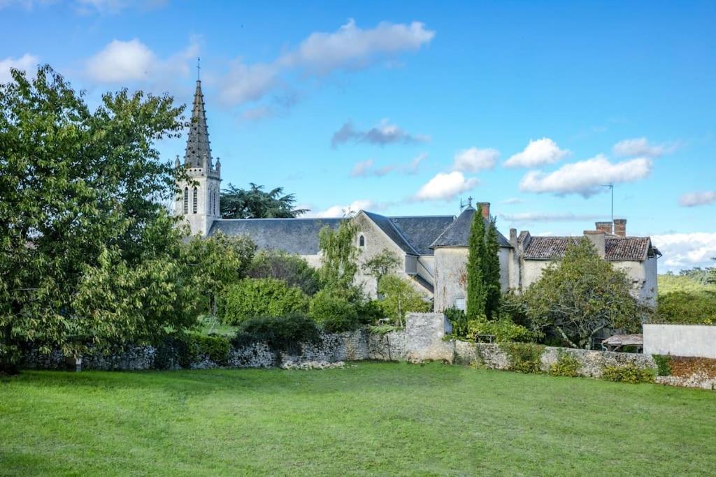 14Th Century Priory In Pressigny Bed & Breakfast Pressigny  Dış mekan fotoğraf