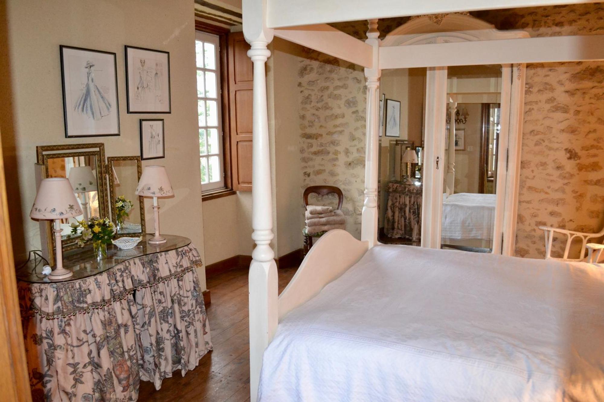 14Th Century Priory In Pressigny Bed & Breakfast Pressigny  Dış mekan fotoğraf